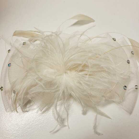 White Bow & Feathers Fascinator Hair Clip Hair Accessory - Picture 10 of 14
